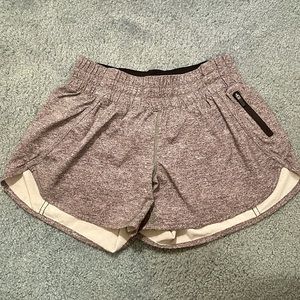 Lululemon Tracker Short V 4” Size 6